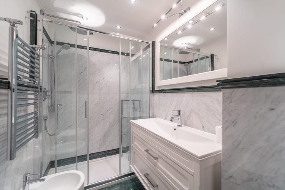 Shower, Bathroom, towels