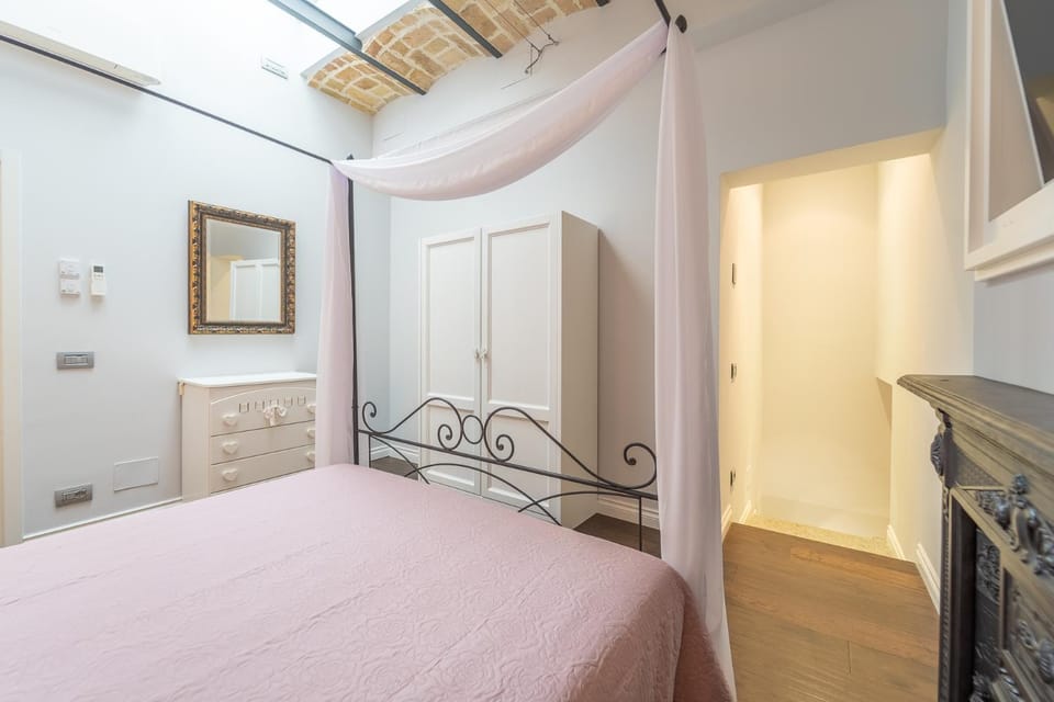 Bed, Photo of the whole room, Bedroom, wardrobe