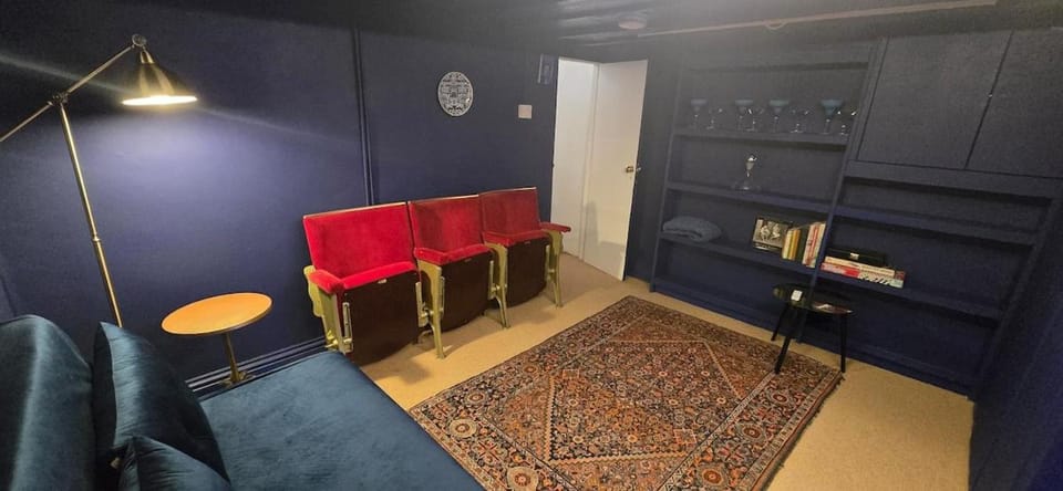 Regency Beach House - 2 bed, 2 bath by the beach! House in Brighton