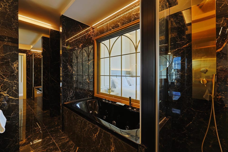 Hot Tub, Bathroom