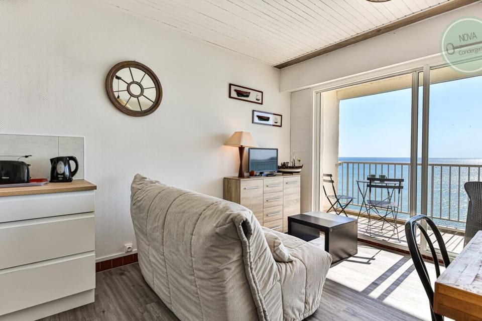 Exceptional stay facing the Atlantic Sea-view apartment with balcony Apartment in Saint-Gilles-Croix-de-Vie