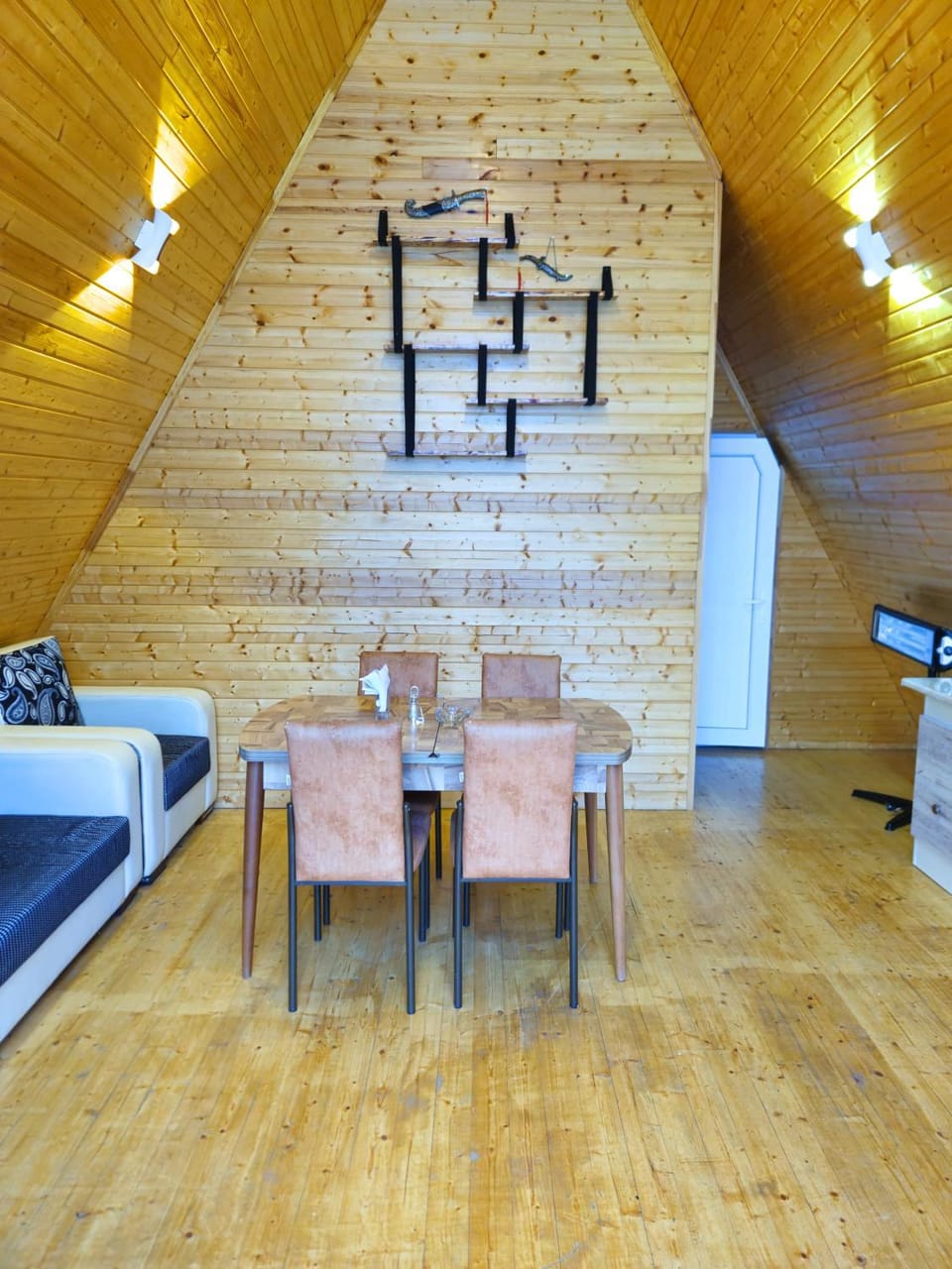 Kitchen or kitchenette, Living room, Seating area, Dining area