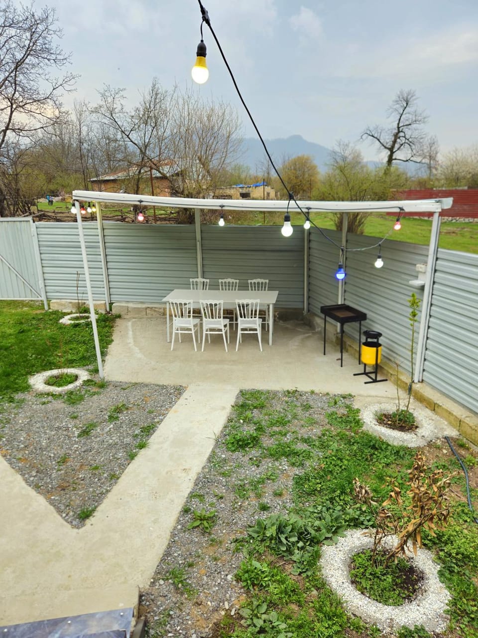 Property building, Patio, Spring, Day, Garden, Garden view