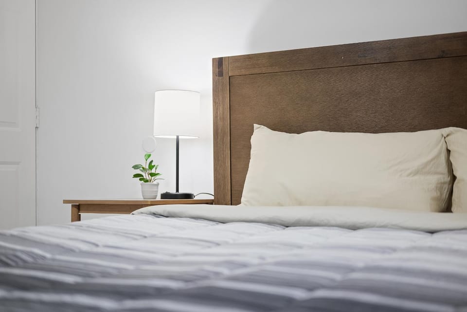 Shadyside, Pittsburgh !B Modern and Bright Private Bedroom with Shared Bathroom Vacation rental in Shadyside