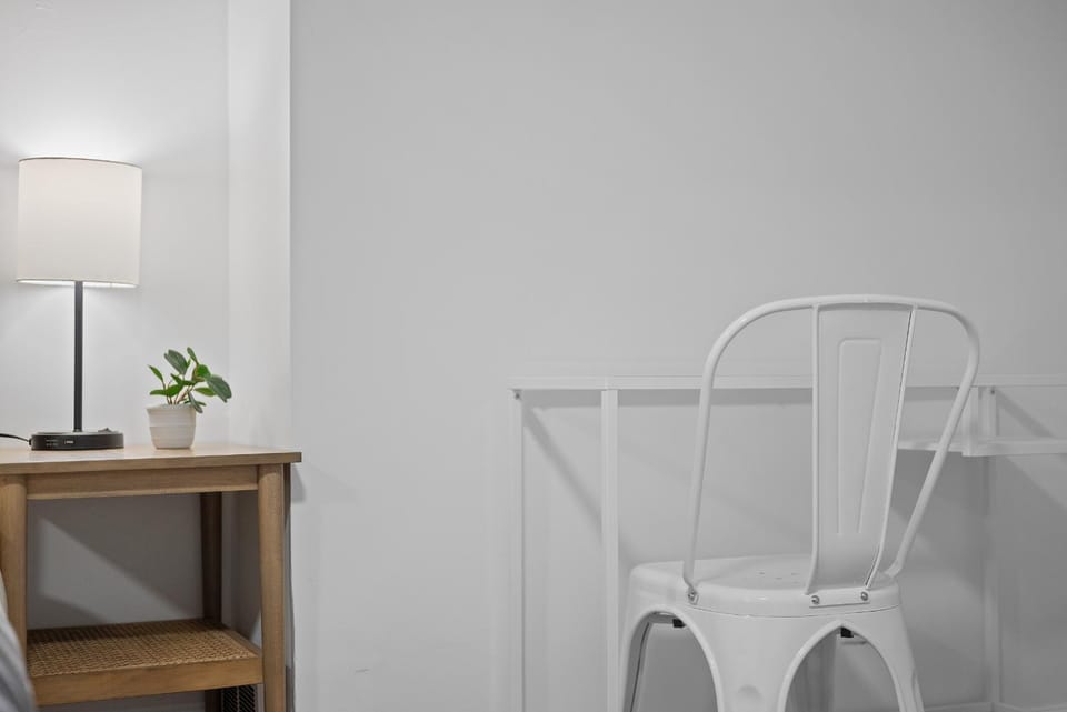 Shadyside, Pittsburgh !B Modern and Bright Private Bedroom with Shared Bathroom Vacation rental in Shadyside