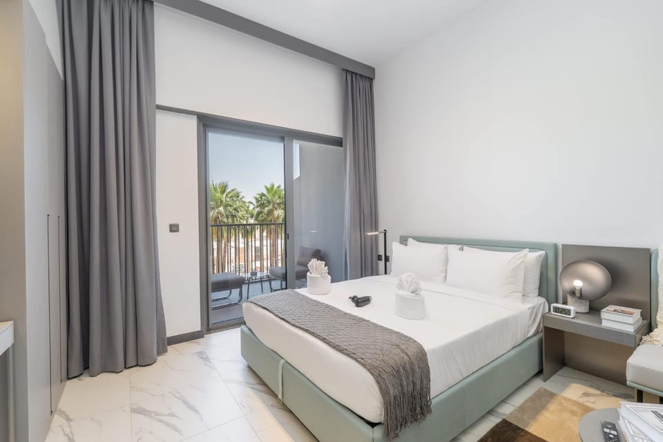 Free housekeeping visits during your stay - StayShort - Modern and Stunning Studio in MAG 910 MBR City Apartment in Dubai