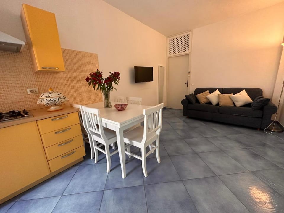 TV and multimedia, Kitchen or kitchenette, Dining area