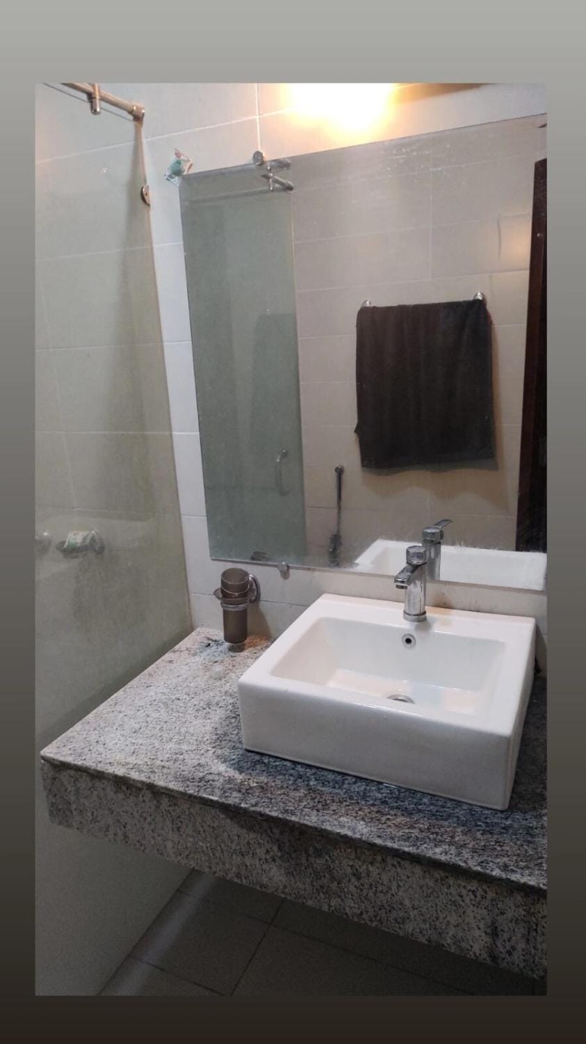 Beautifuls villa families friend in stay the heart of Bahria TV inflex good Apartment in Karachi