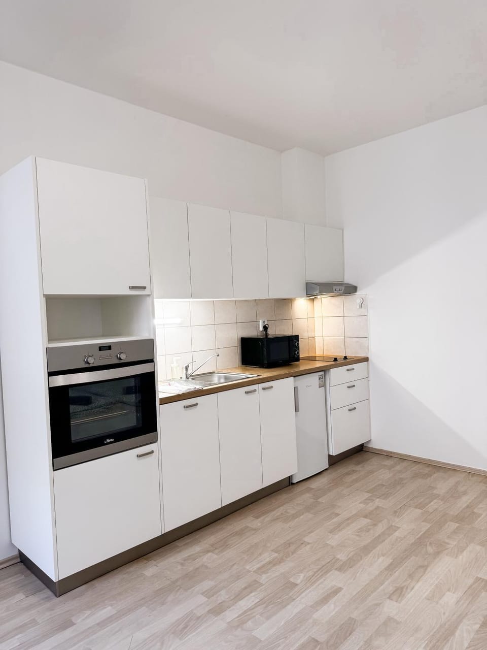 Kitchen or kitchenette, oven, stove