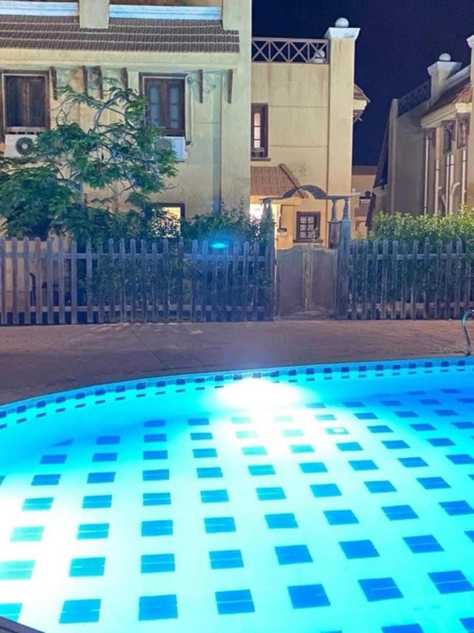 Property building, Balcony/Terrace, Pool view, Swimming pool, Swimming pool, Open Air Bath, Public Bath