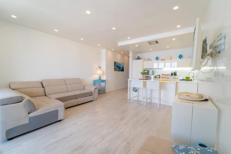 TV and multimedia, Living room, Dining area