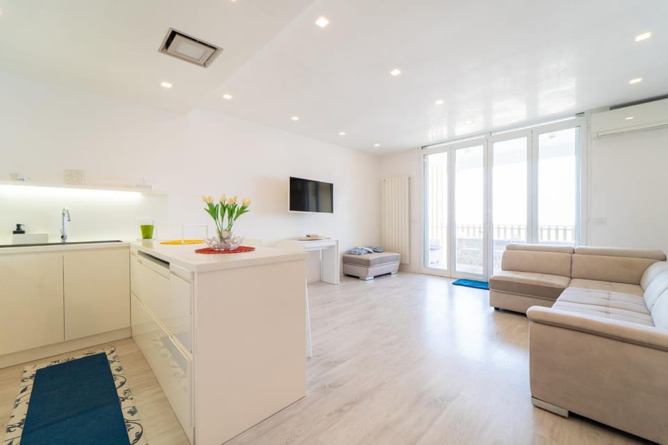 TV and multimedia, Living room, Breakfast