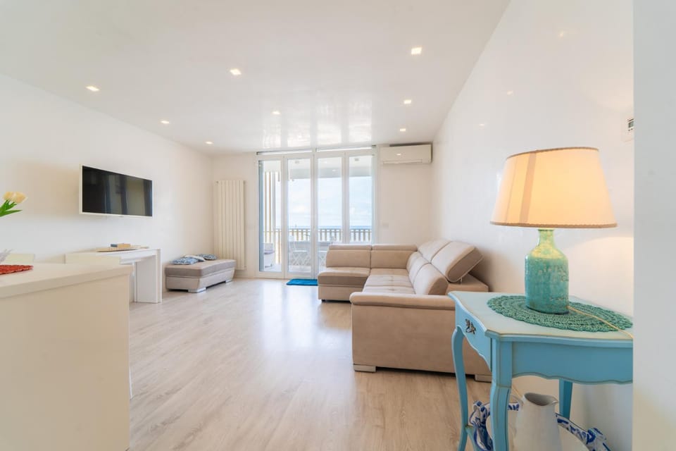 TV and multimedia, Living room, Seating area, air conditioner