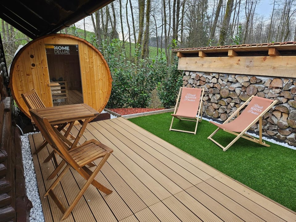 Patio, Day, Garden, sunbed