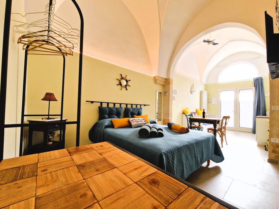 Living room, Photo of the whole room, Seating area, Bedroom