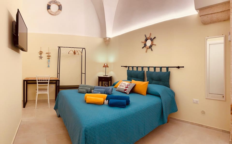 TV and multimedia, Photo of the whole room, Bedroom, towels, wardrobe