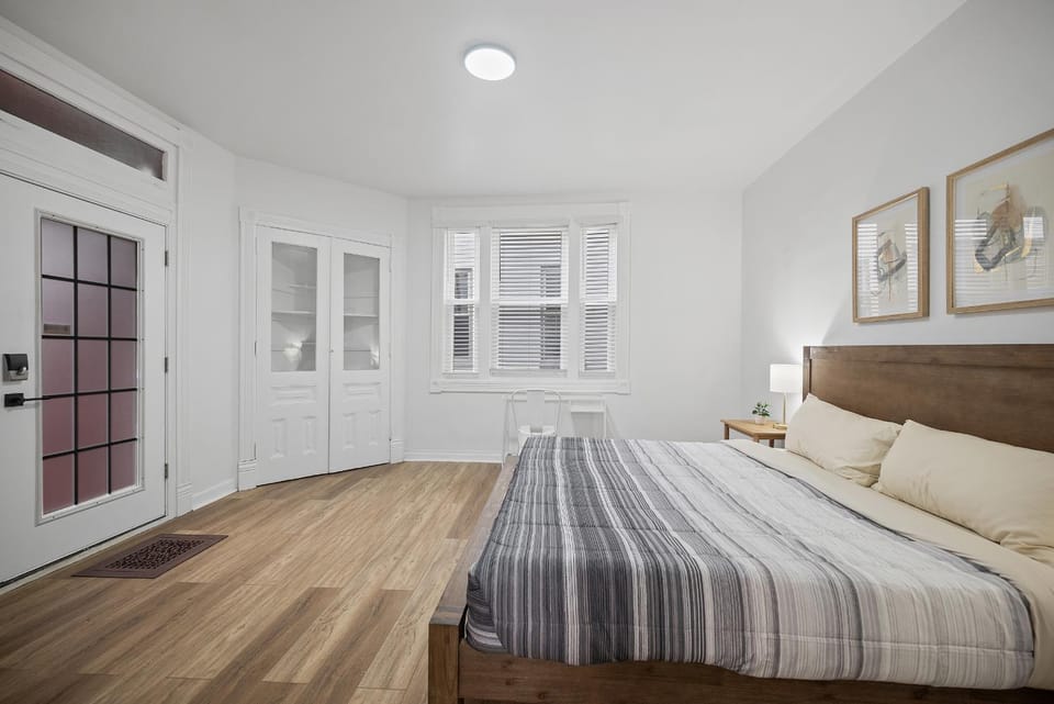 Shadyside, Pittsburgh !C Modern and Bright Private Bedroom with Shared Bathroom Vacation rental in Shadyside
