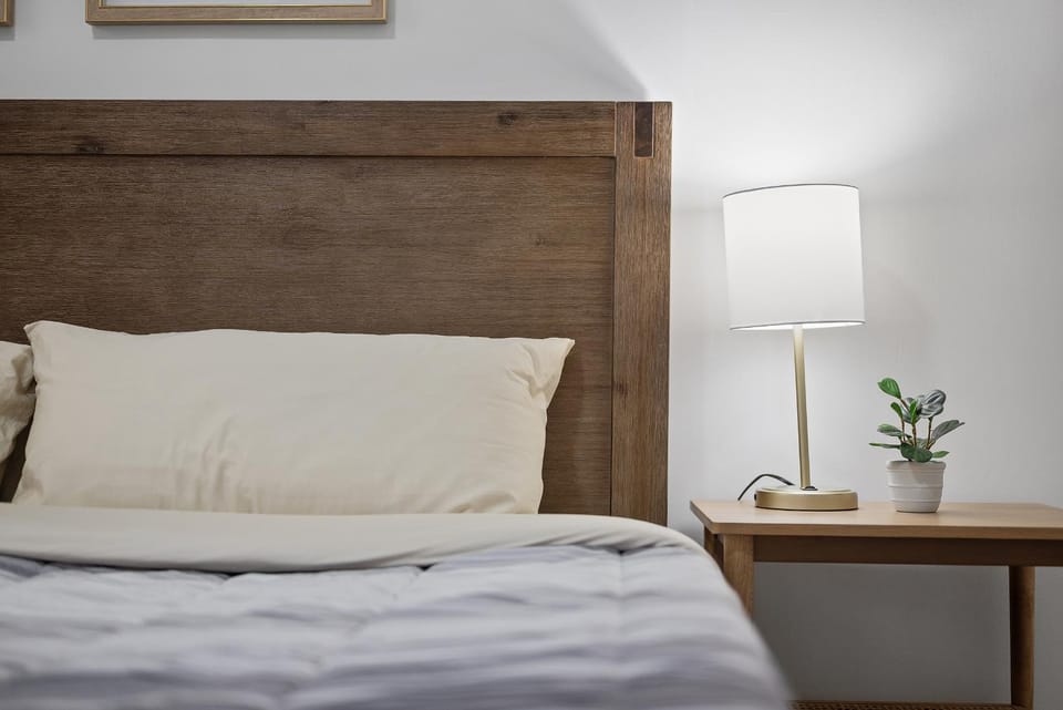 Shadyside, Pittsburgh !C Modern and Bright Private Bedroom with Shared Bathroom Vacation rental in Shadyside