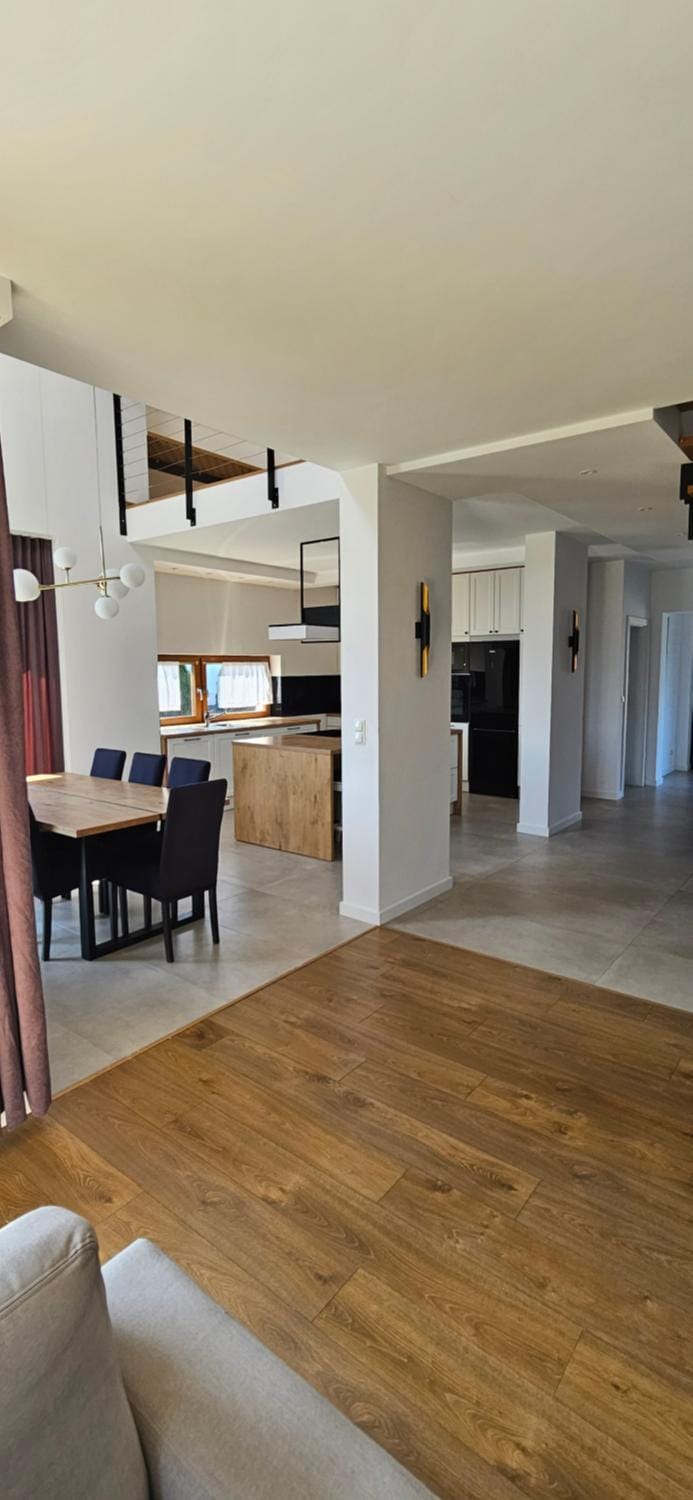 Kitchen or kitchenette, Living room, Seating area, Dining area