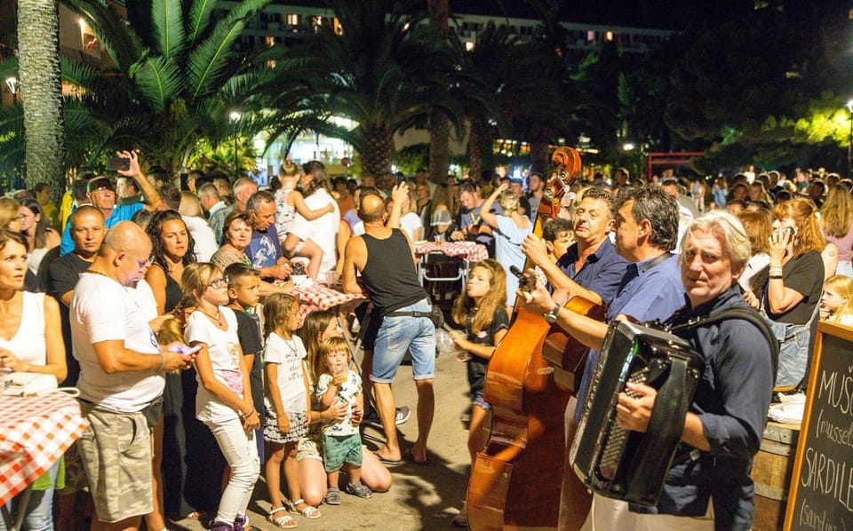 People, Summer, Evening entertainment, group of guests