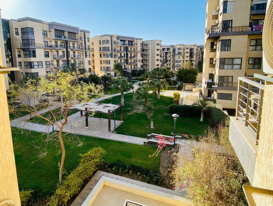 Property building, Communal lounge/ TV room, Spring, Day, Neighbourhood, Natural landscape, Bird's eye view, Garden, Evening entertainment, City view, Garden view, Pool view, Street view, Swimming pool, Location