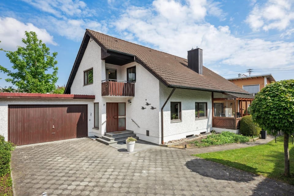 Property building, Day, Garden, Garden, Garden view