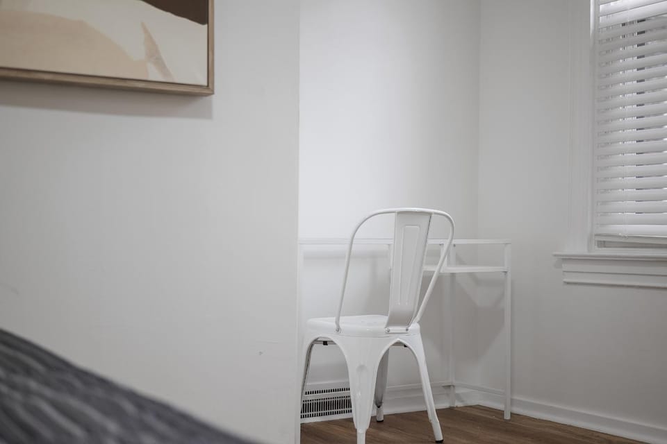 Shadyside, Pittsburgh !D Modern and Bright Private Bedroom with Shared Bathroom Vacation rental in Shadyside