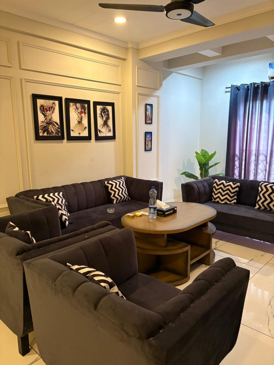 Living room, Seating area