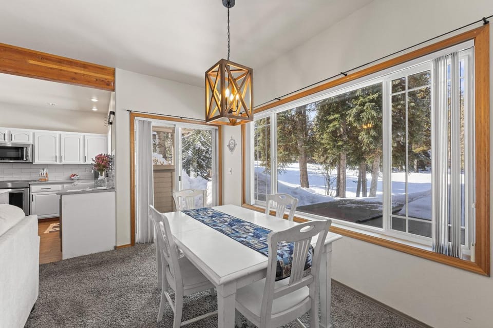 Birdie Glen Retreat - Golf course getaway with hot tub and office House in McCall