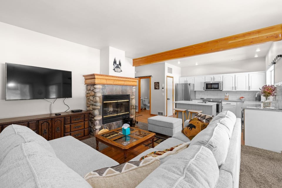 Birdie Glen Retreat - Golf course getaway with hot tub and office House in McCall