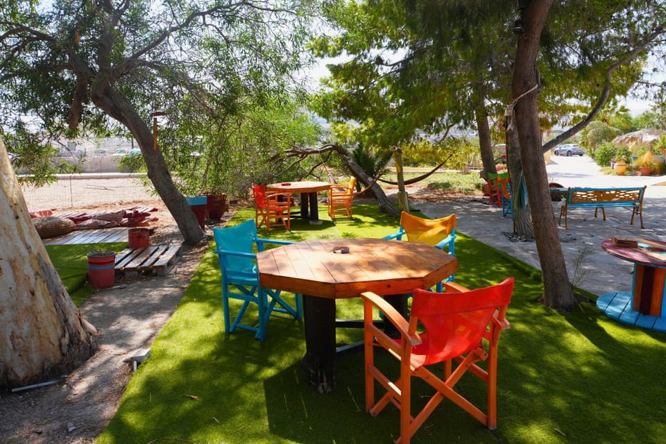 Property building, Patio, Day, Natural landscape, Garden, Evening entertainment, Garden view