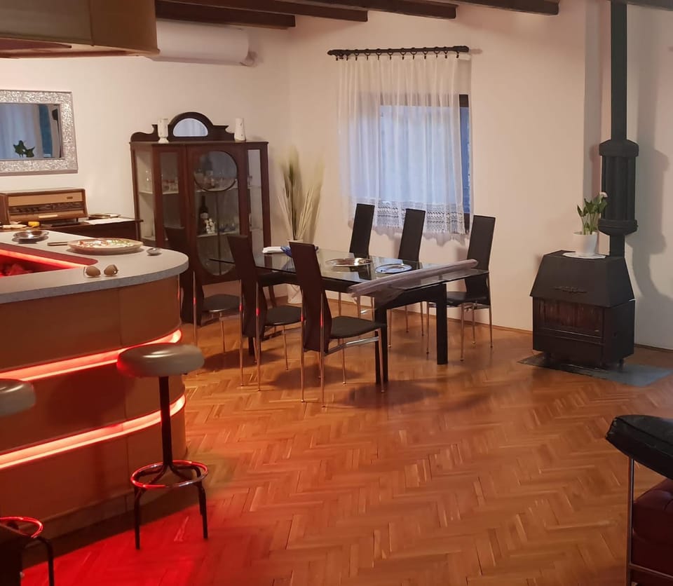 Living room, Dining area