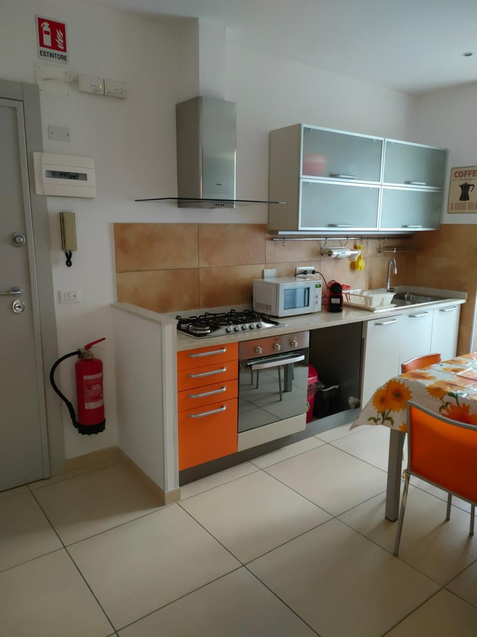 Coffee/tea facilities, Kitchen or kitchenette, dishwasher
