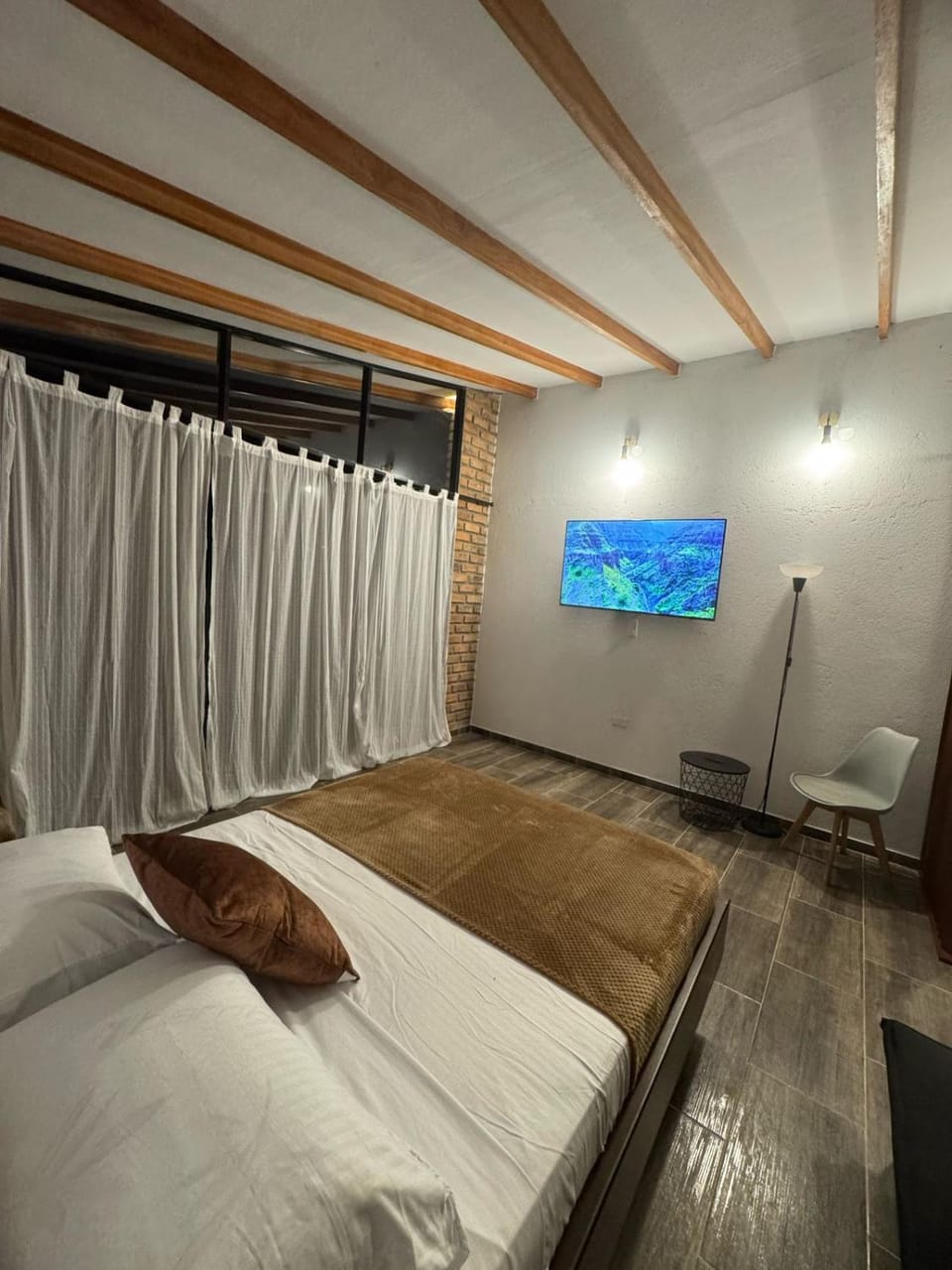 Bed, TV and multimedia, Bedroom