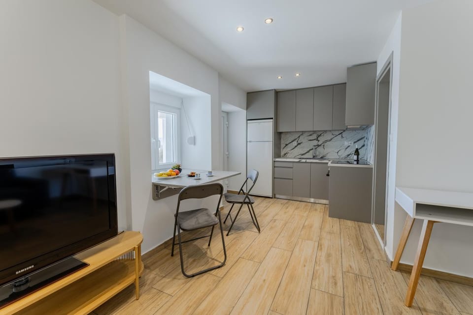 TV and multimedia, Kitchen or kitchenette, Seating area