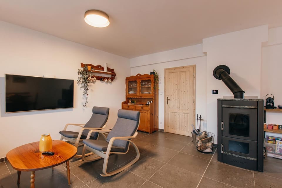 Communal lounge/ TV room, Living room, fireplace