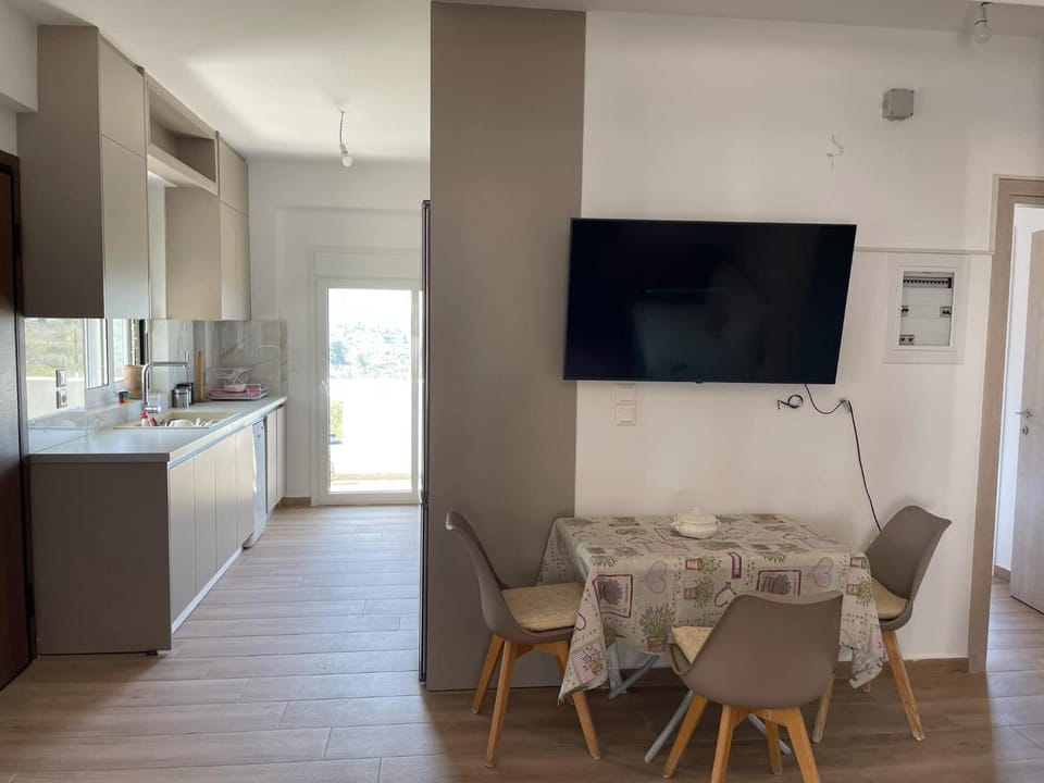 TV and multimedia, Kitchen or kitchenette, Living room, Dining area