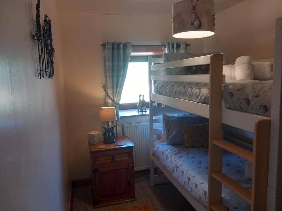 Bedroom, bunk bed, towels