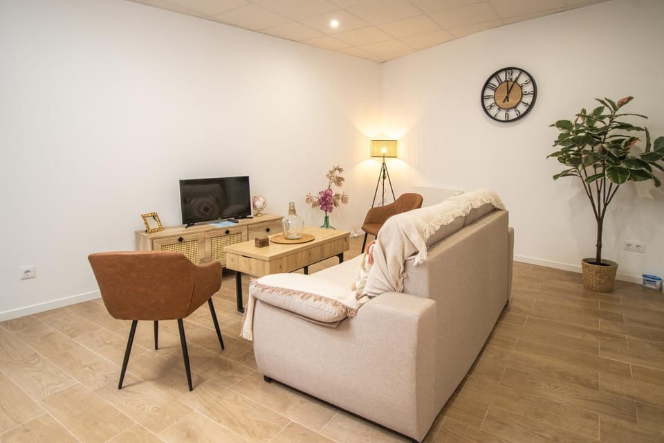 Communal lounge/ TV room, TV and multimedia, Living room, Dining area