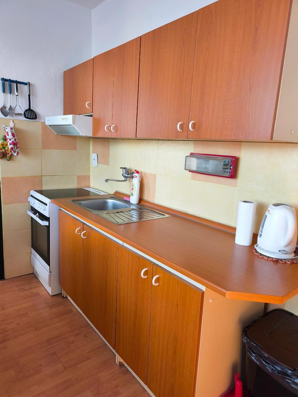 Kitchen or kitchenette, oven, stove