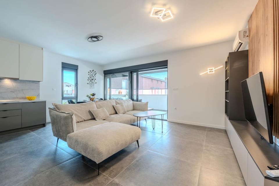 Communal lounge/ TV room, TV and multimedia, Kitchen or kitchenette, Living room, Seating area