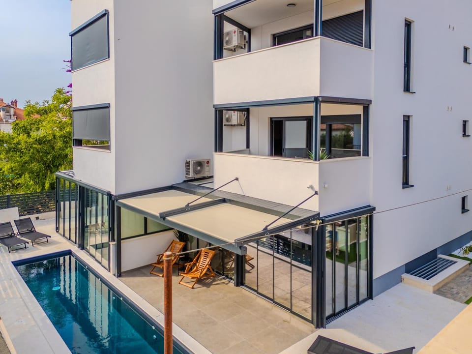 Property building, Patio, Day, View (from property/room), Balcony/Terrace, Pool view, Swimming pool, sunbed