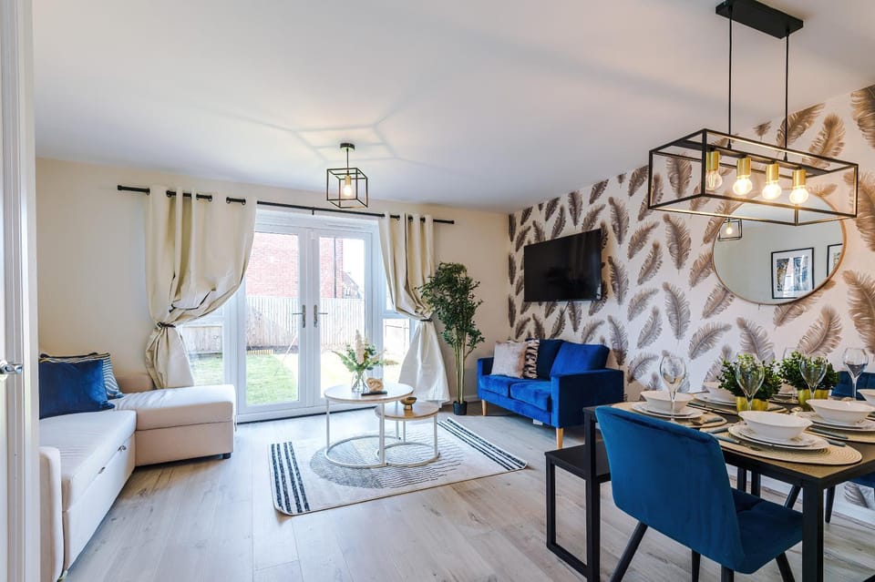 TV and multimedia, Living room, Seating area, Dining area