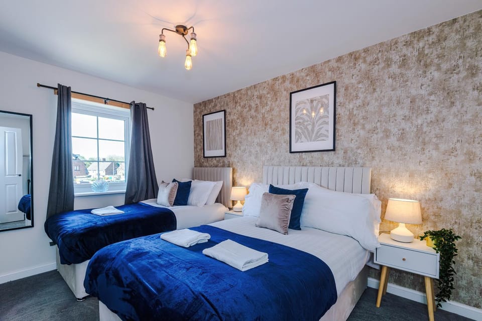 Bed, Bathroom, Photo of the whole room, Bedroom, towels