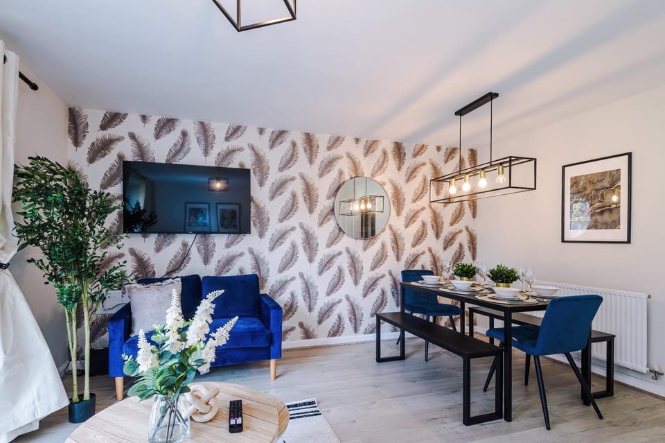 TV and multimedia, Living room, Seating area, Dining area