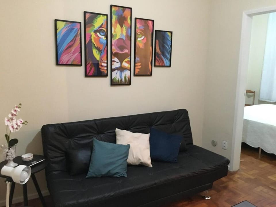 Apartamento em Copacabana a 3 quadras da praia! Apartment in Rio de Janeiro