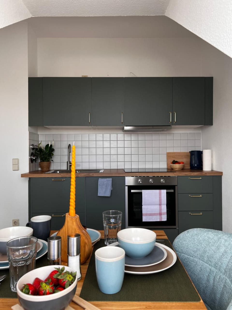 Kitchen or kitchenette, Dining area