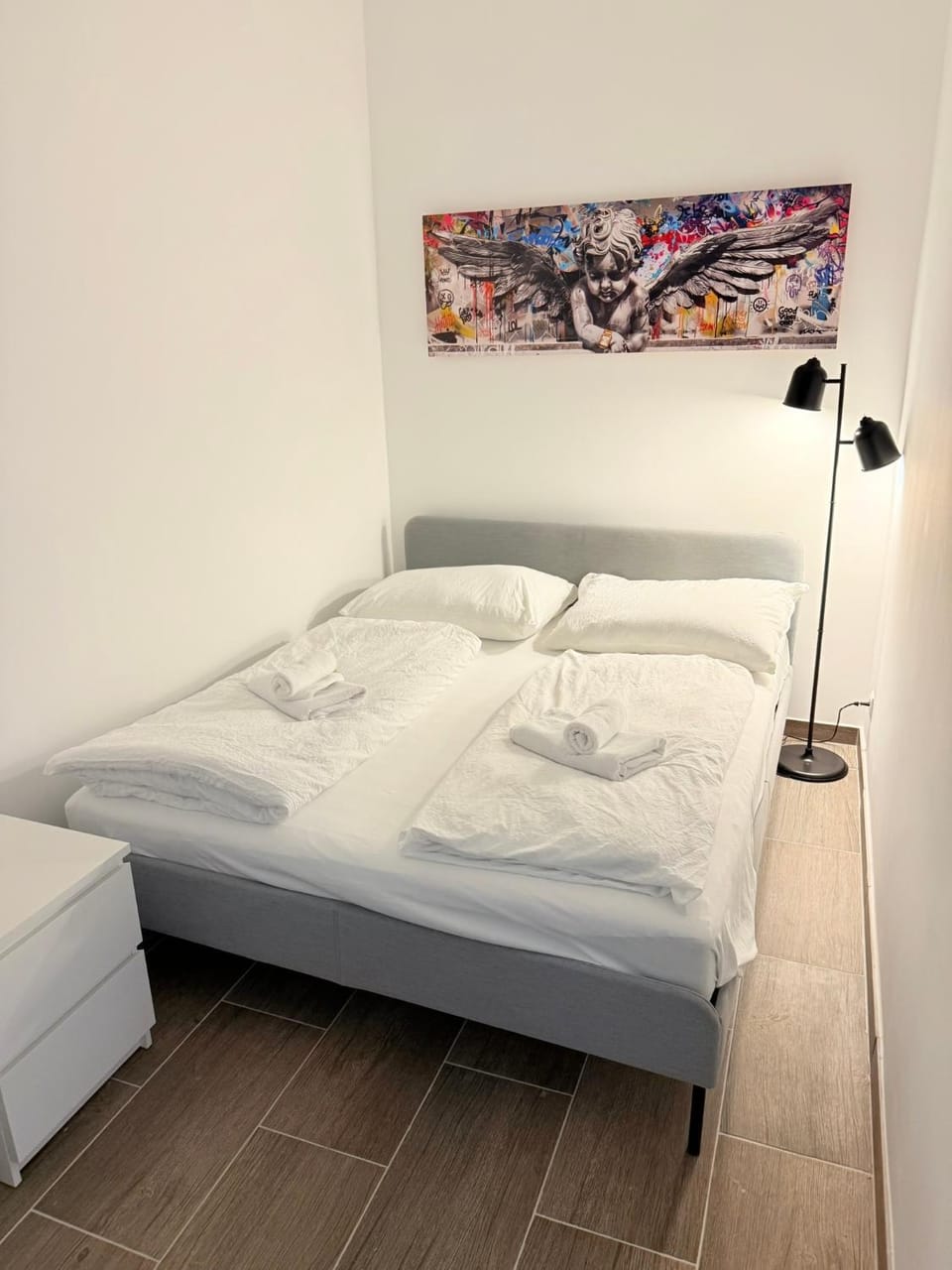 Bed, Photo of the whole room, Bedroom, towels