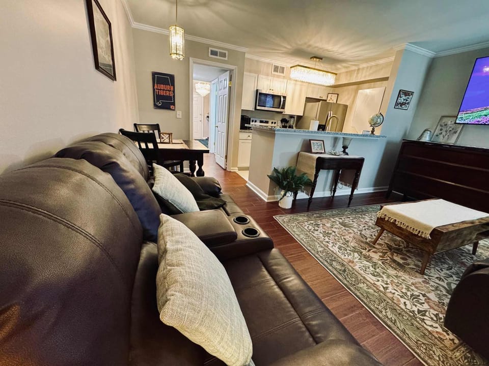 Gorgeous Condo across from Vet School House in Auburn