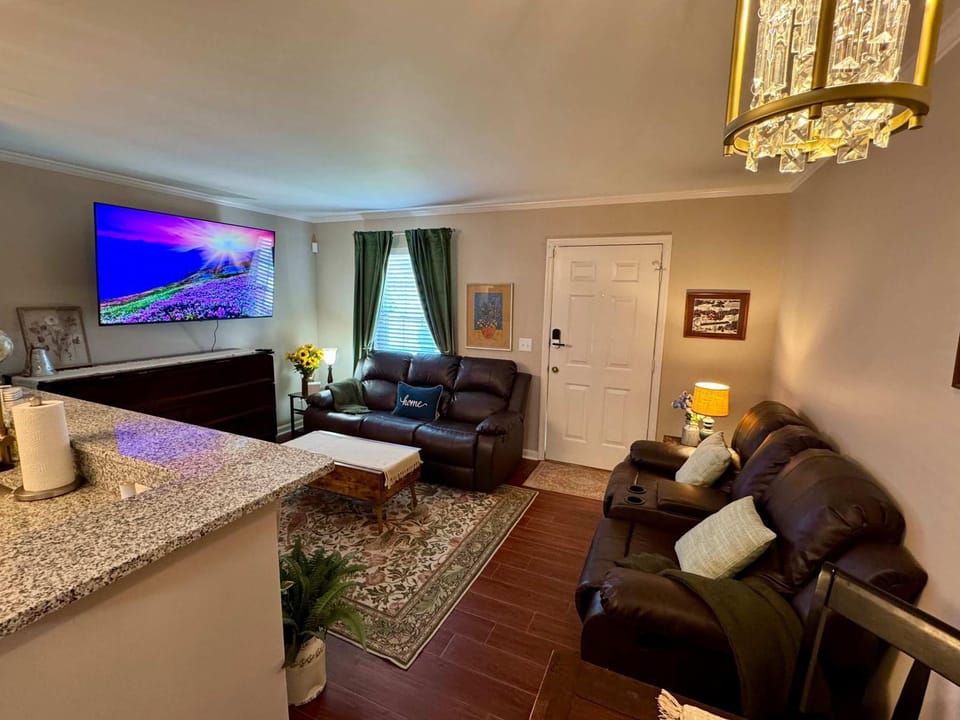 Gorgeous Condo across from Vet School House in Auburn